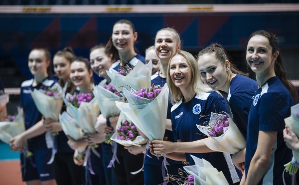 Асгат Сафаров и «Зенит-Казань» поздравили спортсменок с 8 марта!